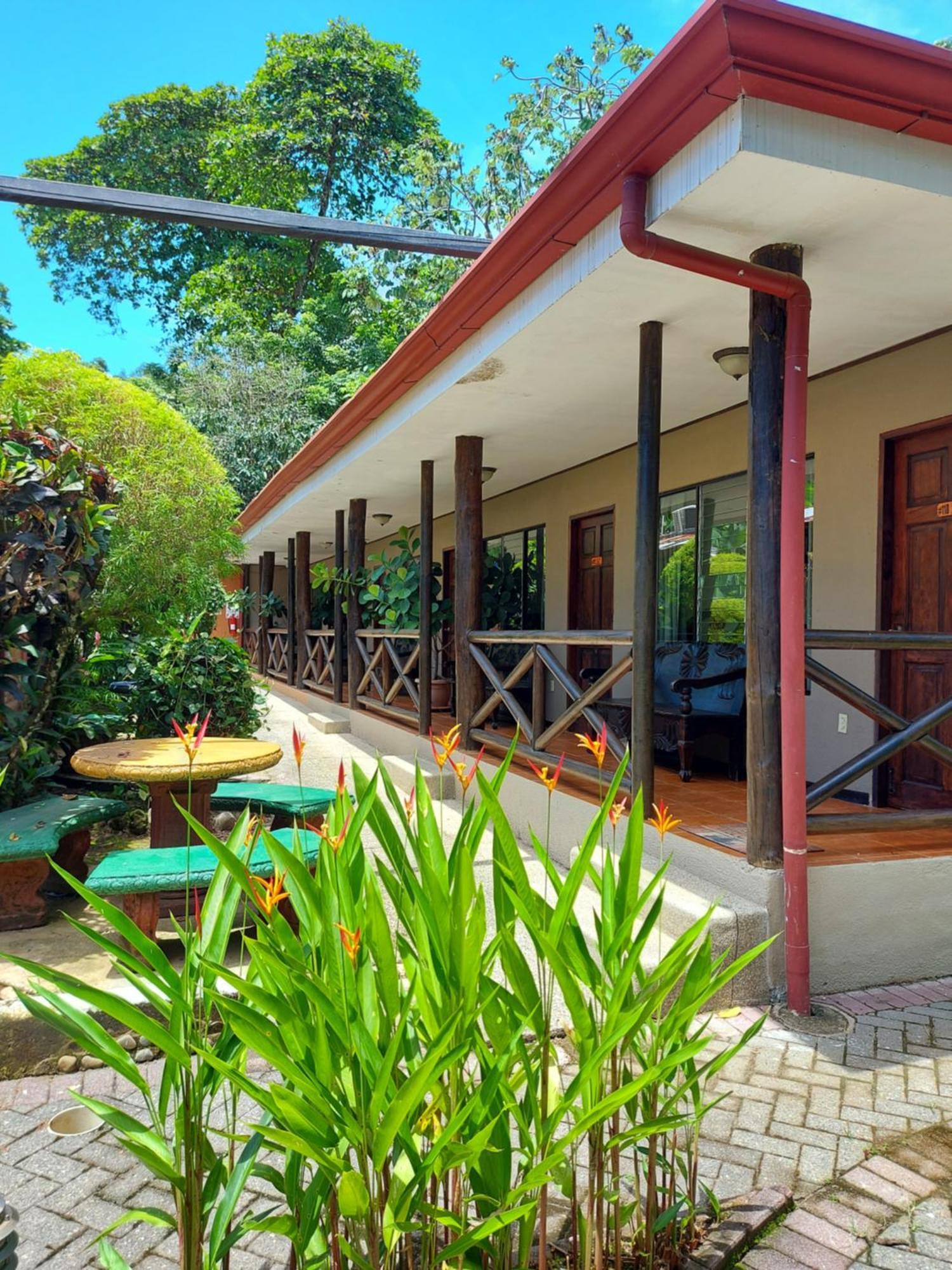 Diuwak Hotel Dominical Exterior photo