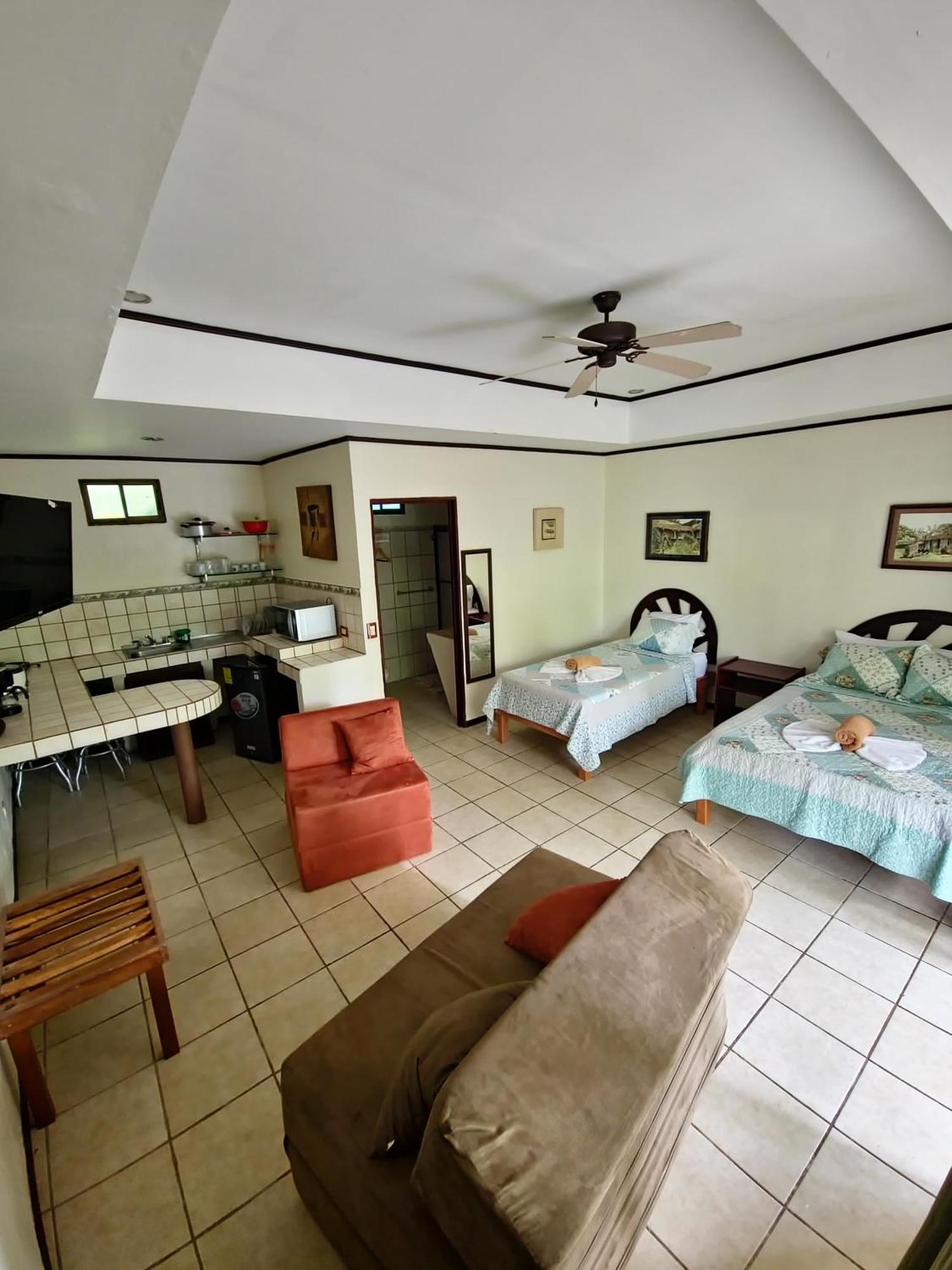 Diuwak Hotel Dominical Exterior photo