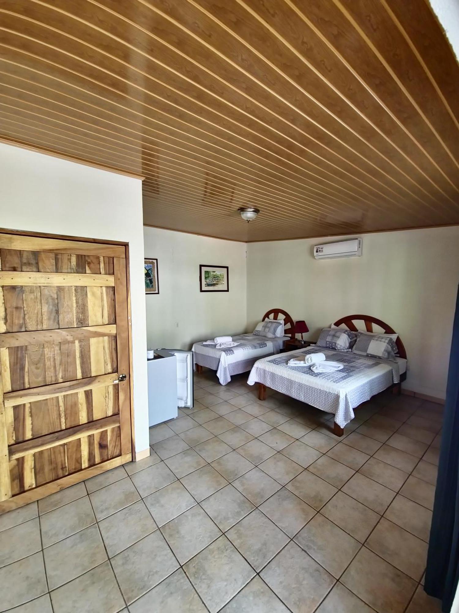 Diuwak Hotel Dominical Exterior photo