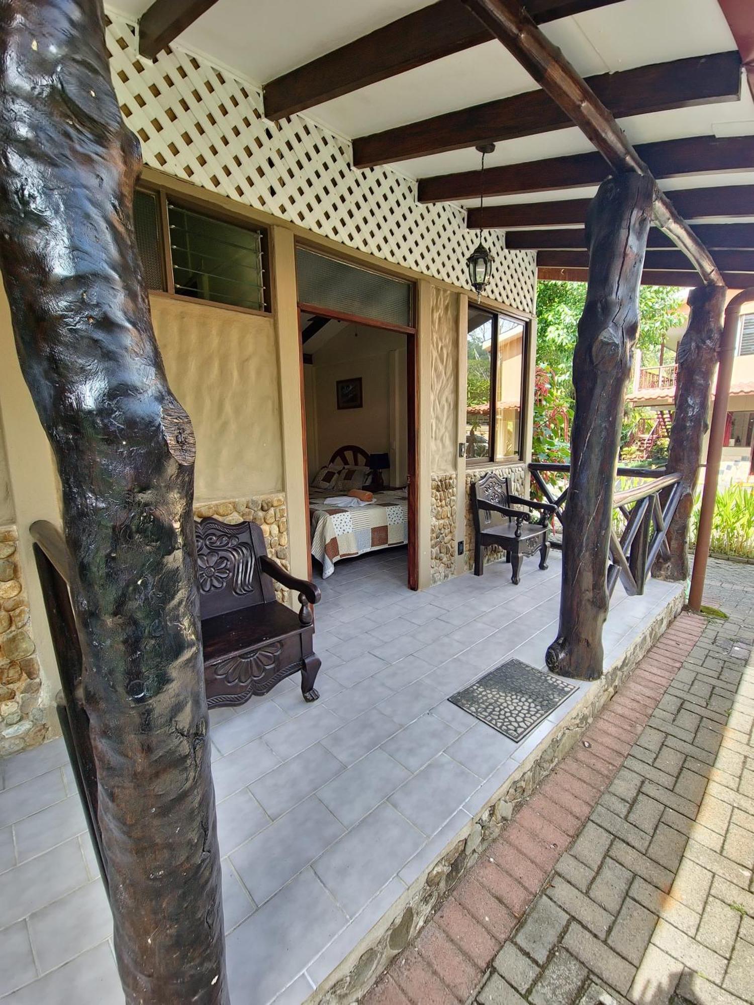 Diuwak Hotel Dominical Exterior photo