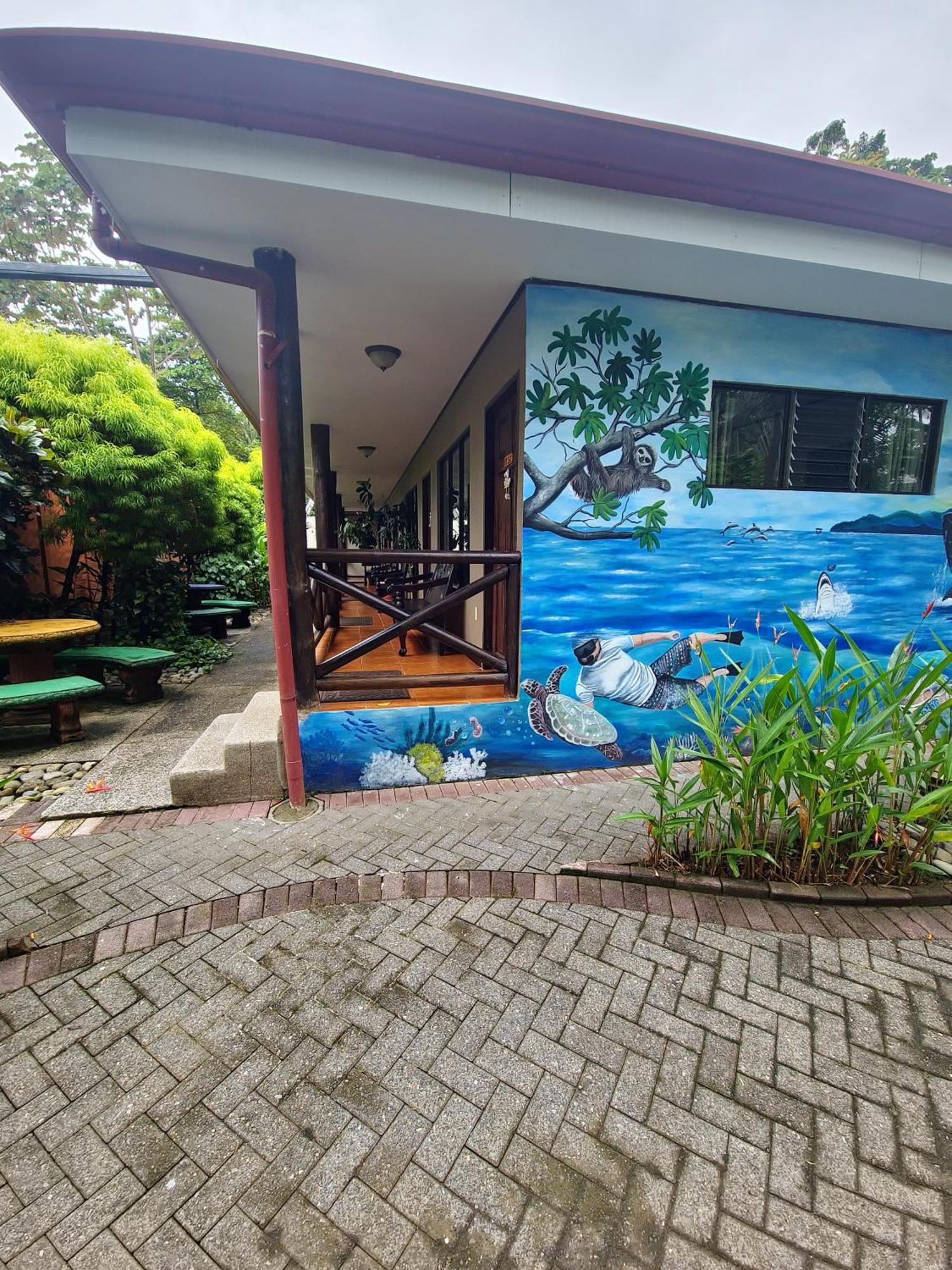 Diuwak Hotel Dominical Exterior photo