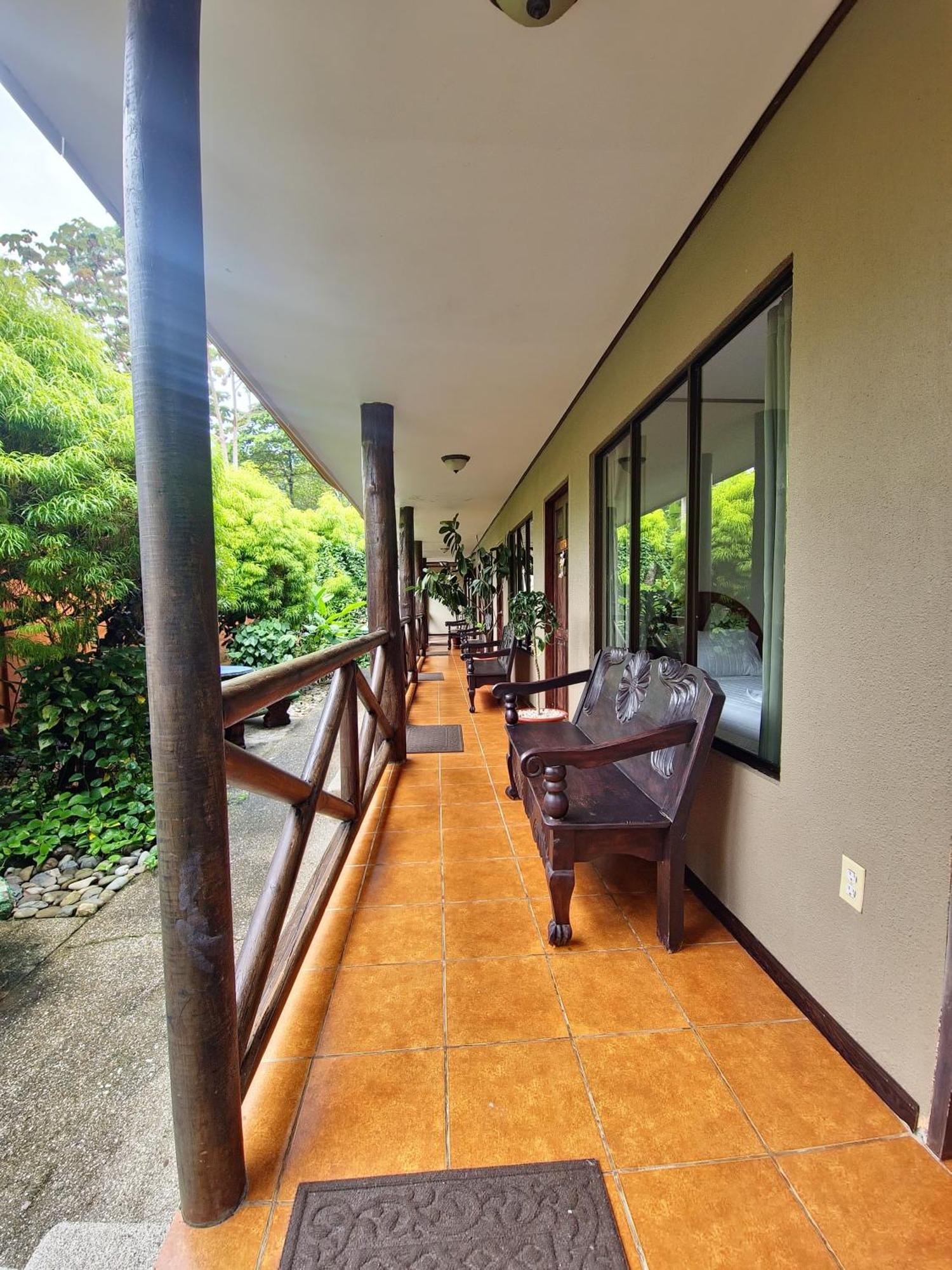 Diuwak Hotel Dominical Exterior photo