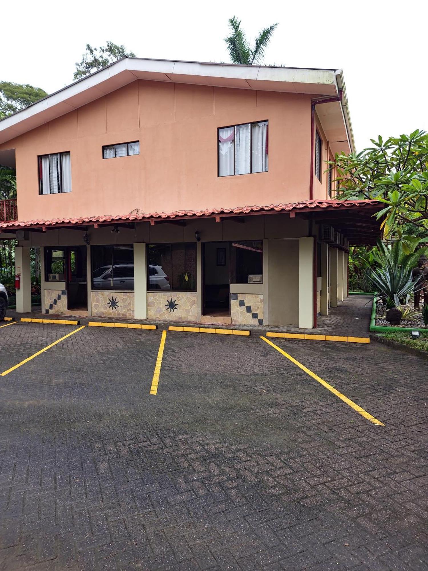 Diuwak Hotel Dominical Exterior photo